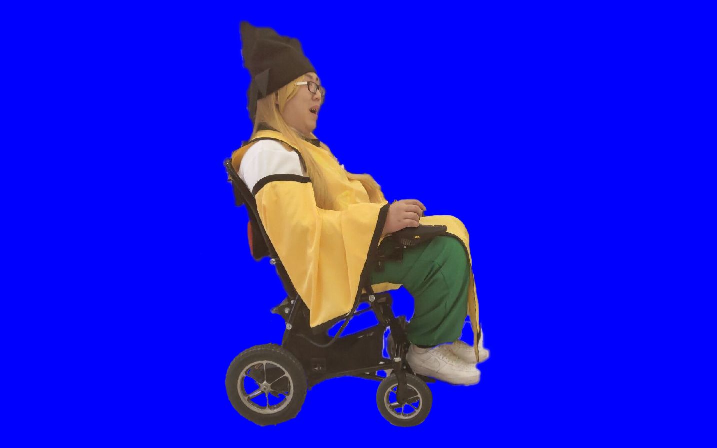 骑着车椅子的囧仙bb