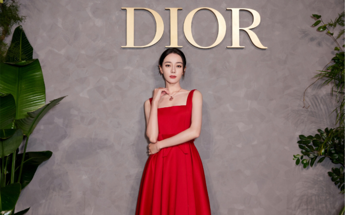 【迪丽热巴】高贵优雅～ 红衣女神般绝美的dior现场秀