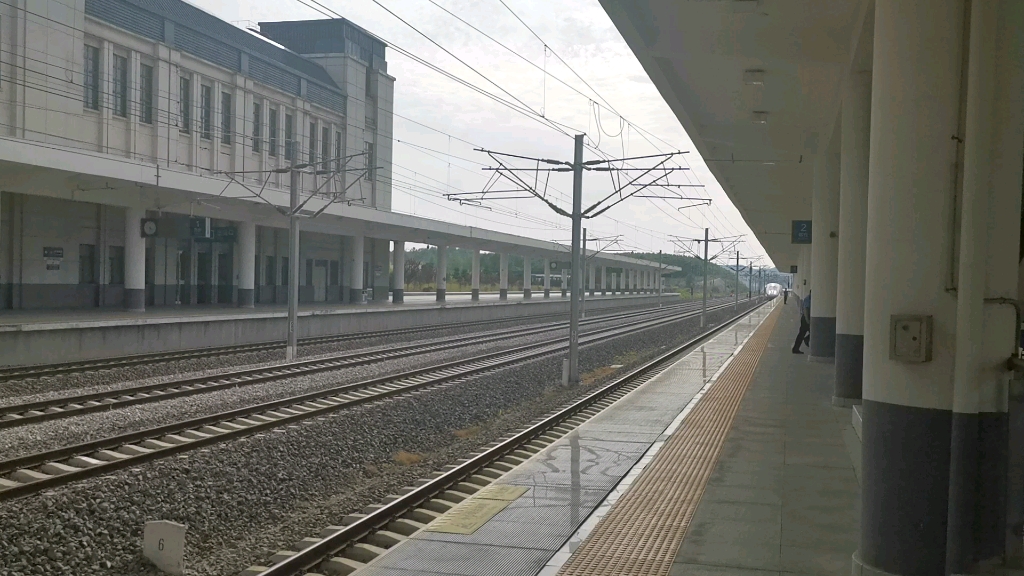 济局新配智动cr400af-z-2279重联2280担当g219烟台南站进站