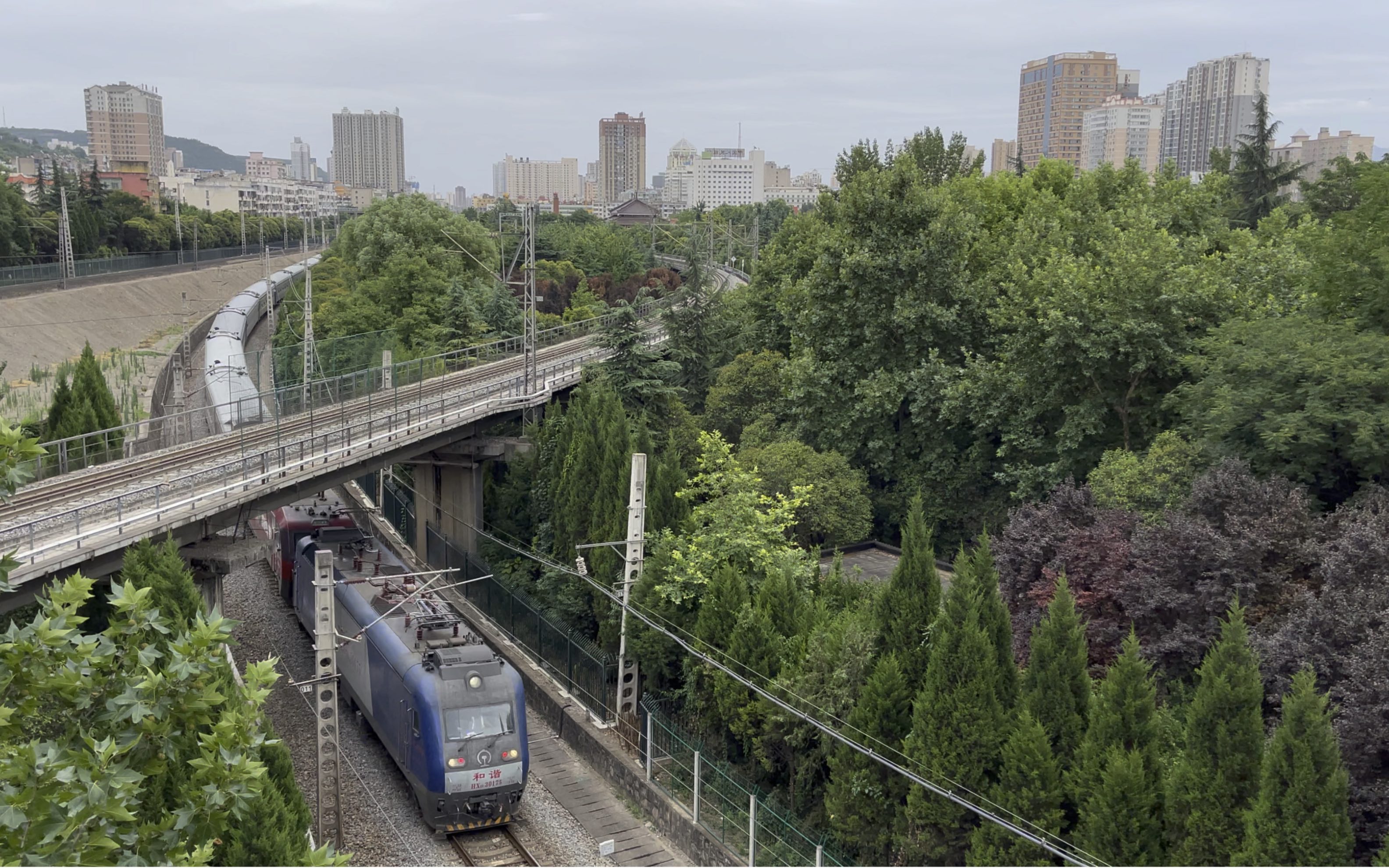 客车t7次出宝鸡站-15:47