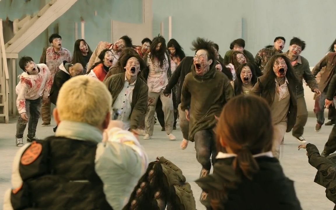 韩国丧尸猛片!末世丧尸病毒爆发,幸存者躲在家里自救,生猛无比