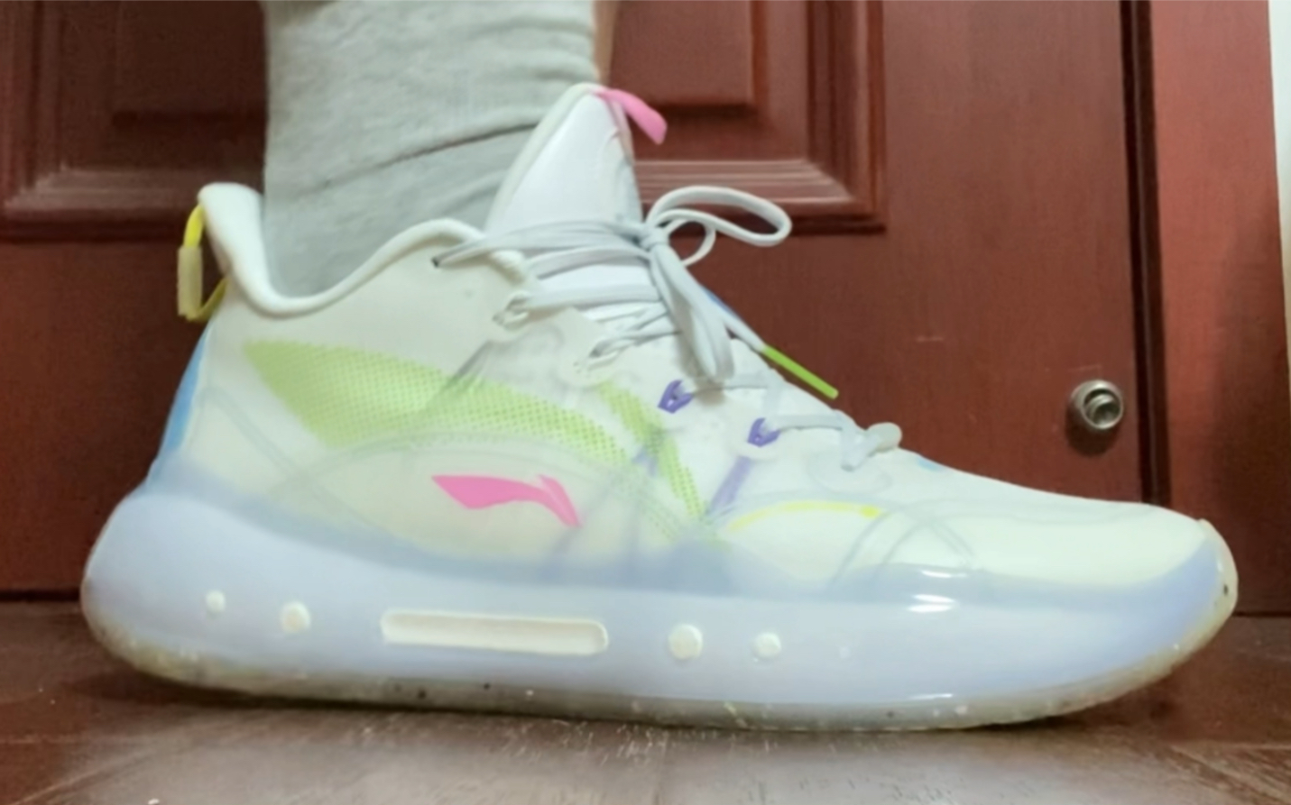 来近距离感受 李宁 驭帅1442(环保配色)