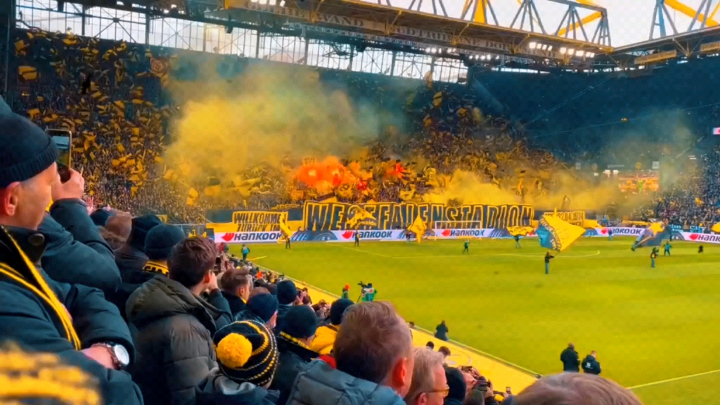 威斯特法伦南看台!