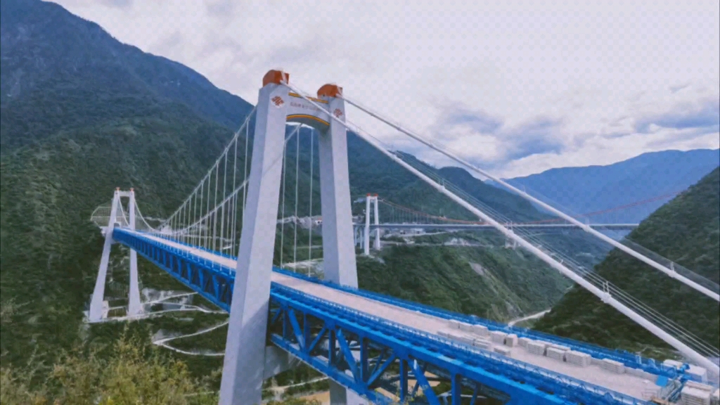 虎跳峡金沙江铁路大桥沿途的风景如画丽香铁路通车倒计时,香格里拉也