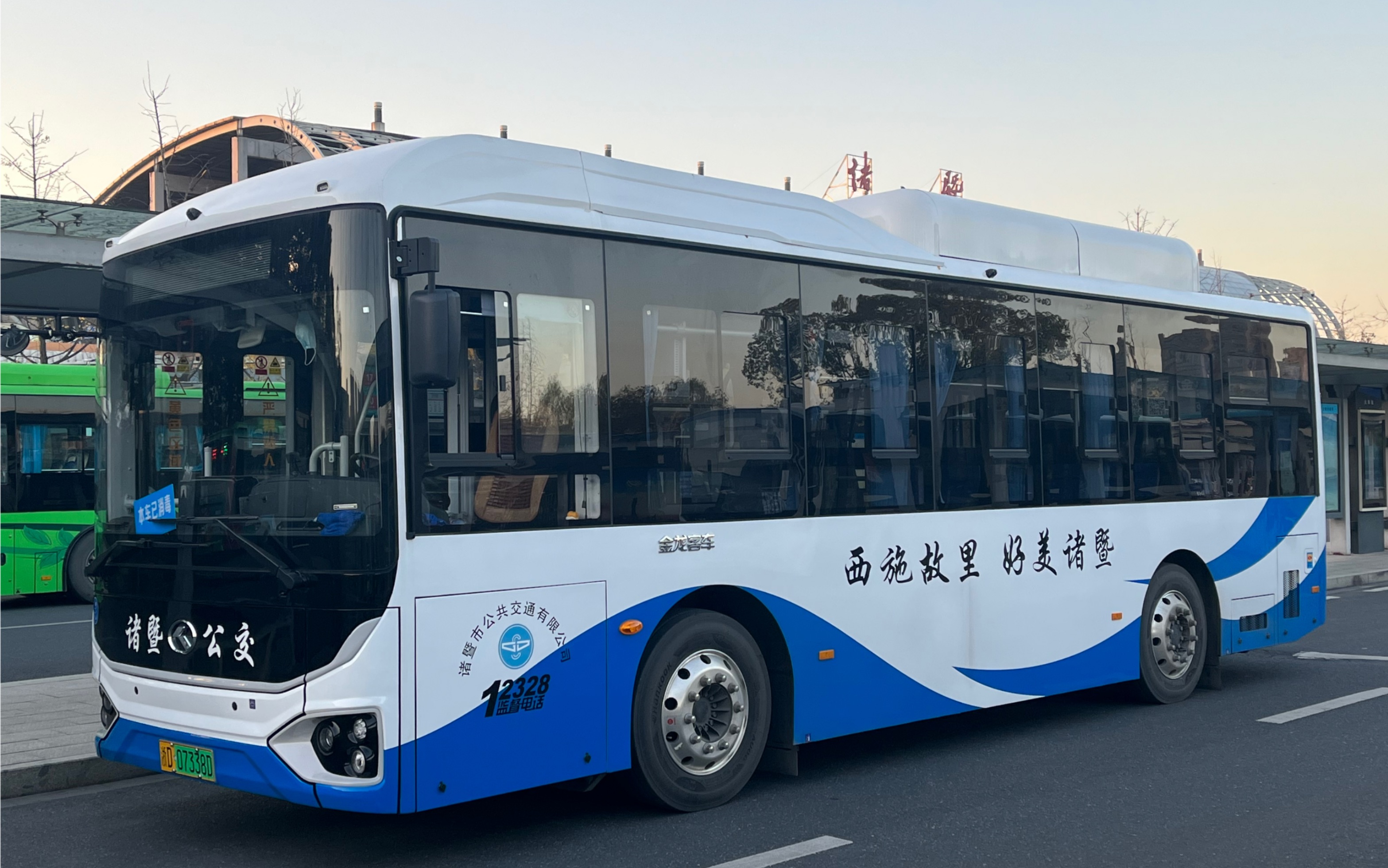 诸暨公交新车:金龙9米轮边驱动巴士_哔哩哔哩_bilibili