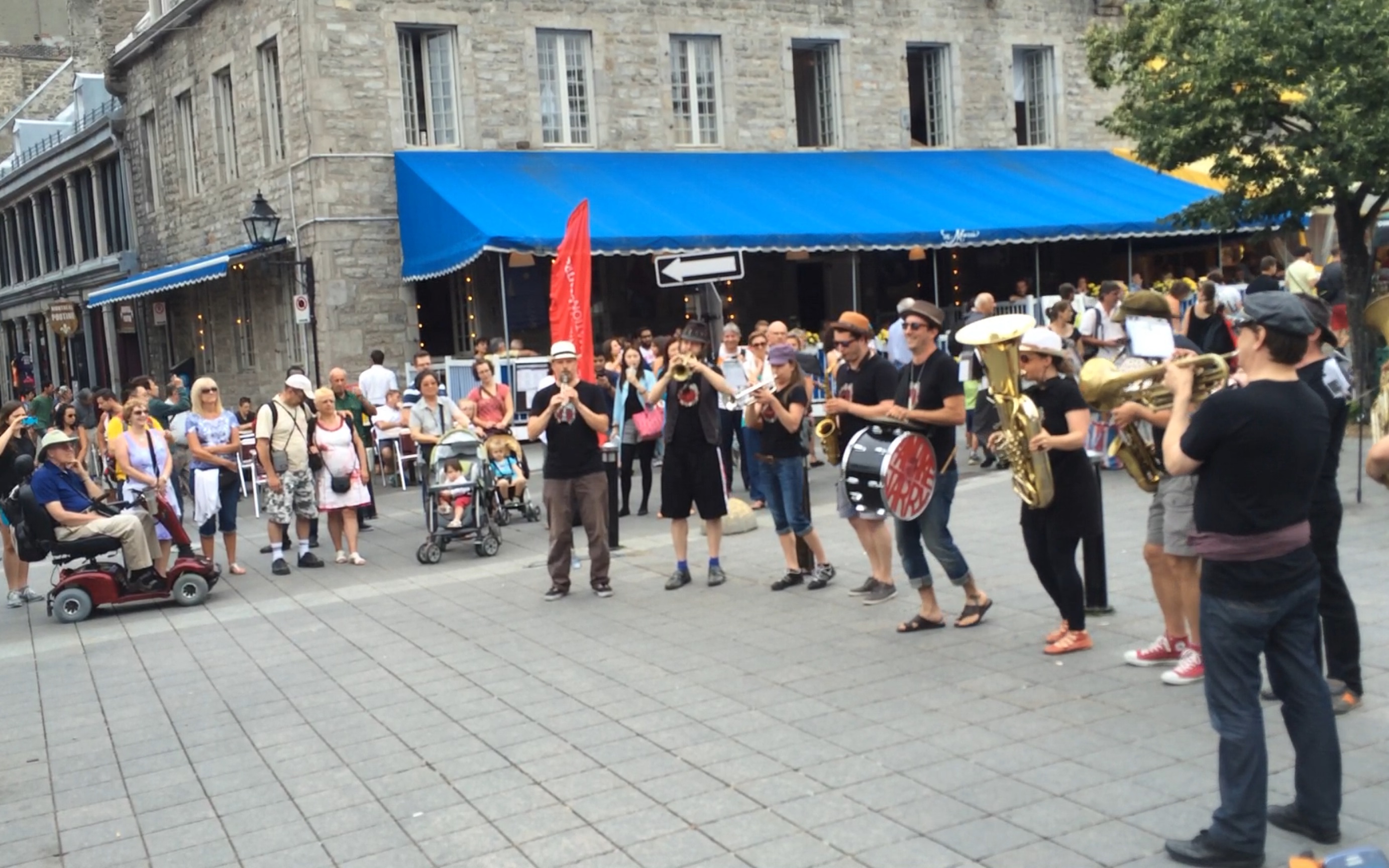 加拿大魁北克省蒙特利尔的街头艺人.