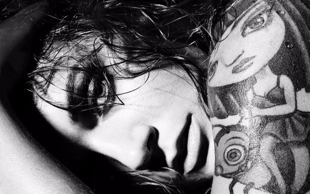 问:pass是个很常见的英语单词,它的意思是"通过,传递,忽略".