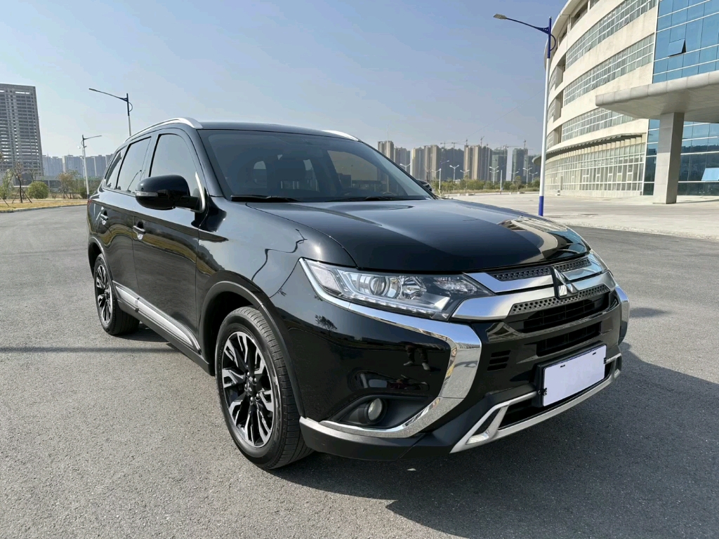 21年6月上牌三菱欧蓝德,2.