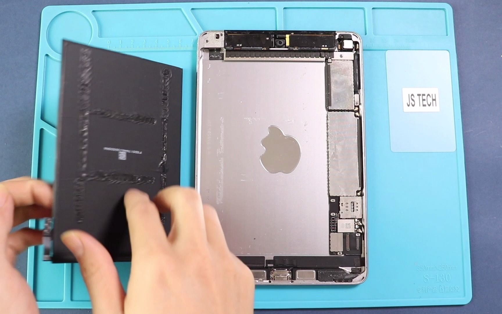 ipad mini 4 电池更换教程 自己动手给平板换电池_哔哩哔哩_bilibili