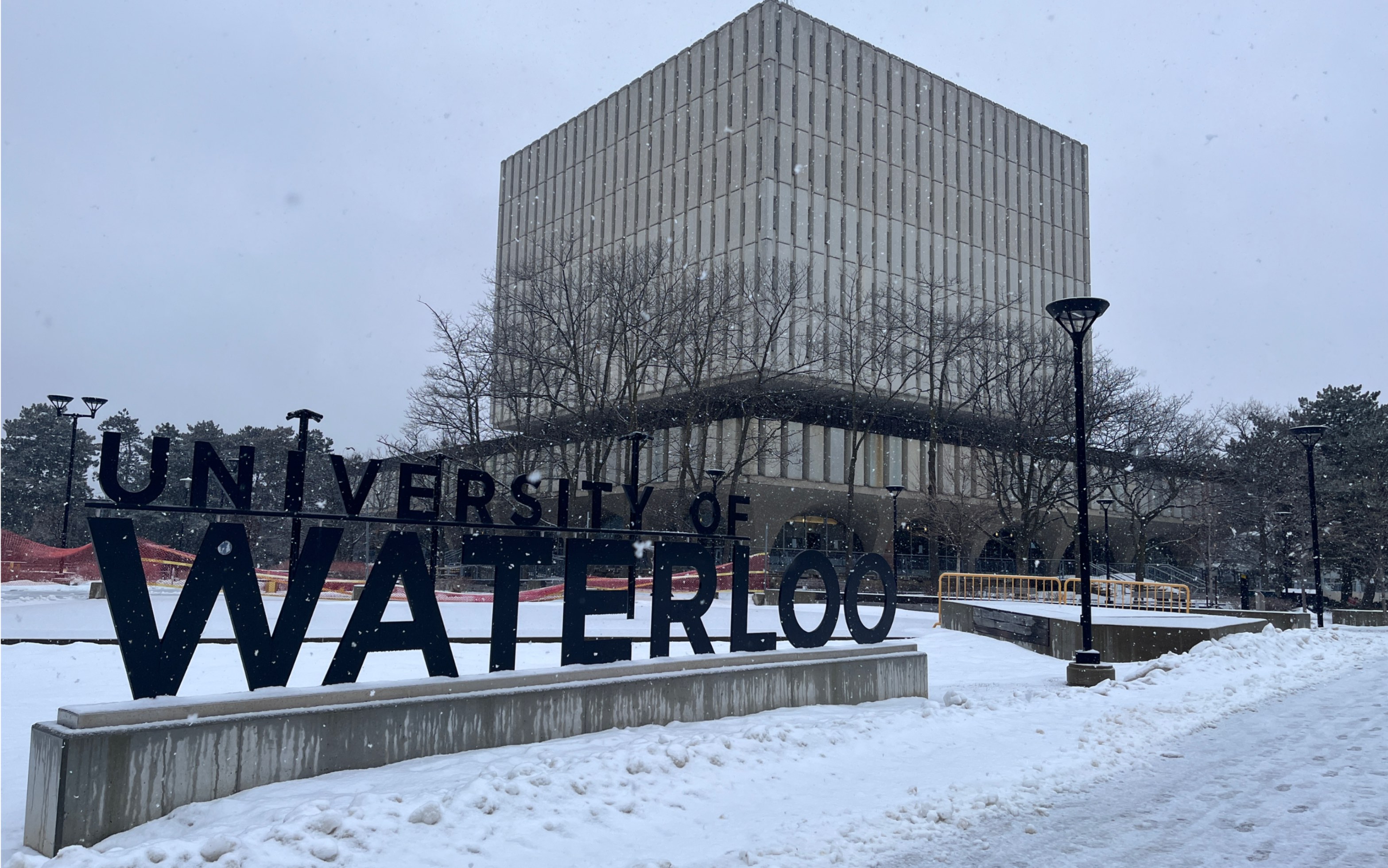 来带大家逛逛下雪天的滑铁卢大学吧