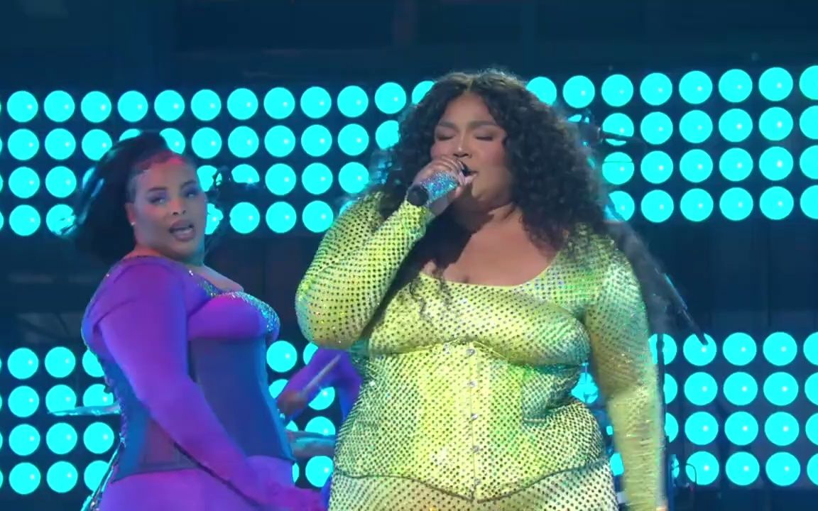 [图]Lizzo- About Damn Time (Live) - SNL