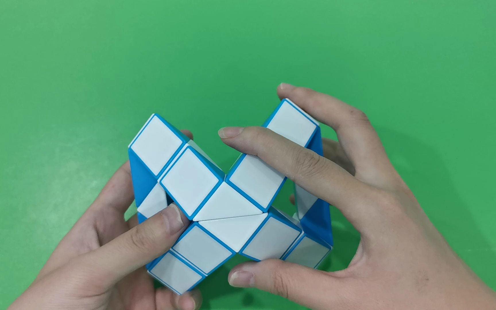 圣手24段魔尺:(贝壳)