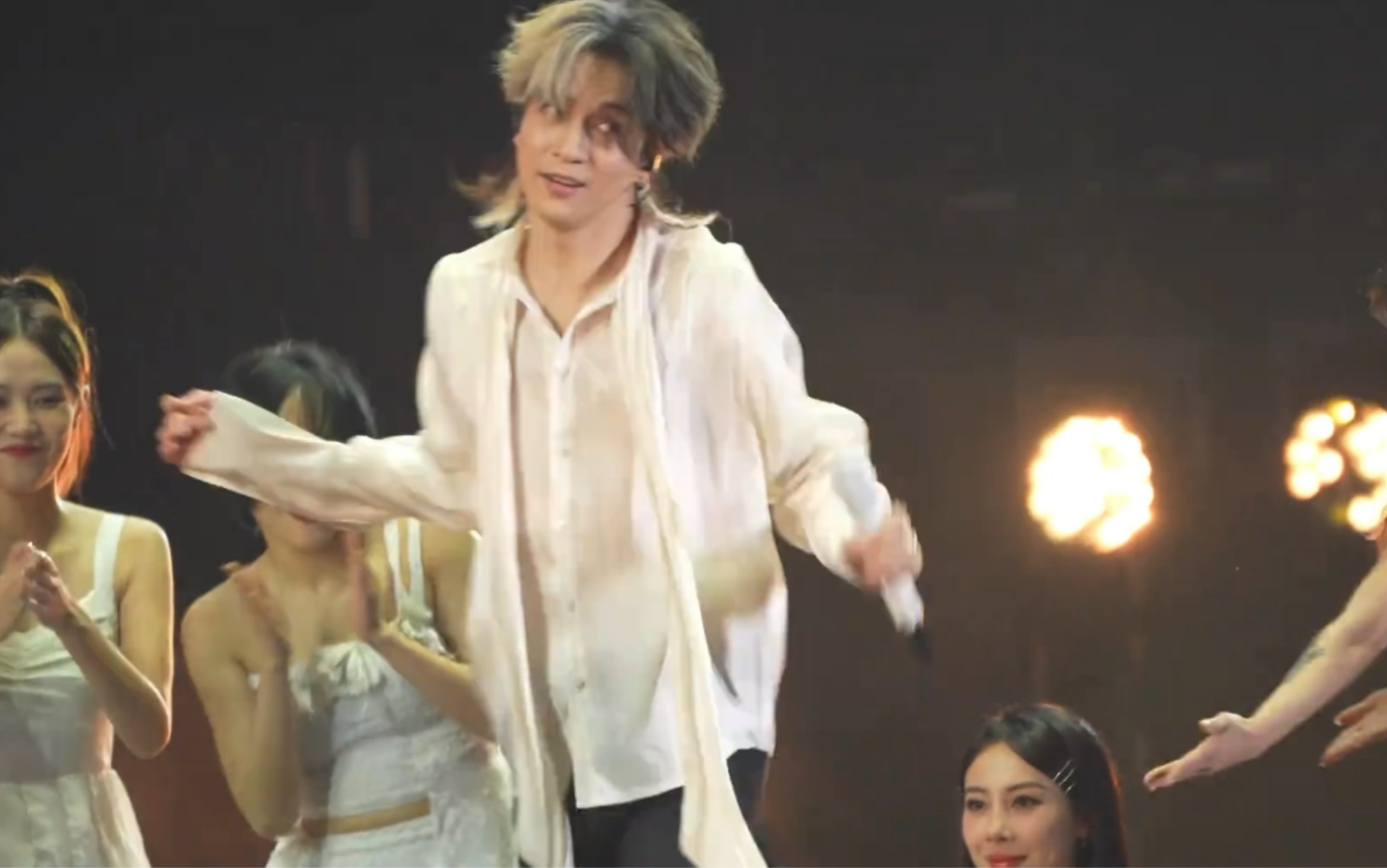 薛之谦温州演唱会·爱不爱都可以,皮筋要跳《其实》