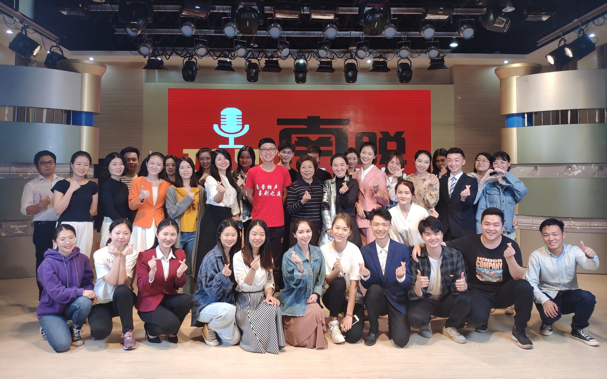 广西喜剧谐星叶敬林喜剧团队之参加《面对面访谈》节目花絮视频