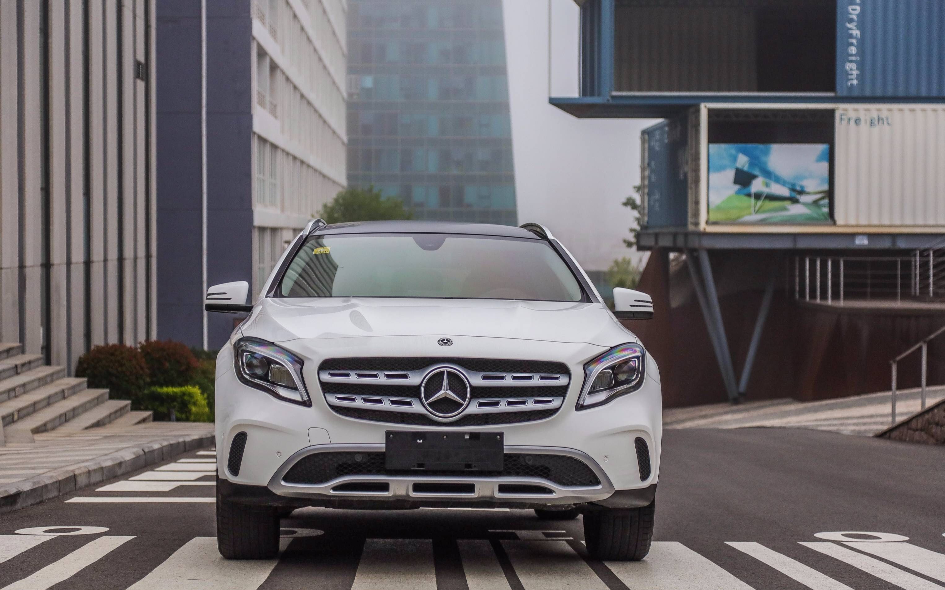 奔驰gla200这个奔驰标值15万,高级!