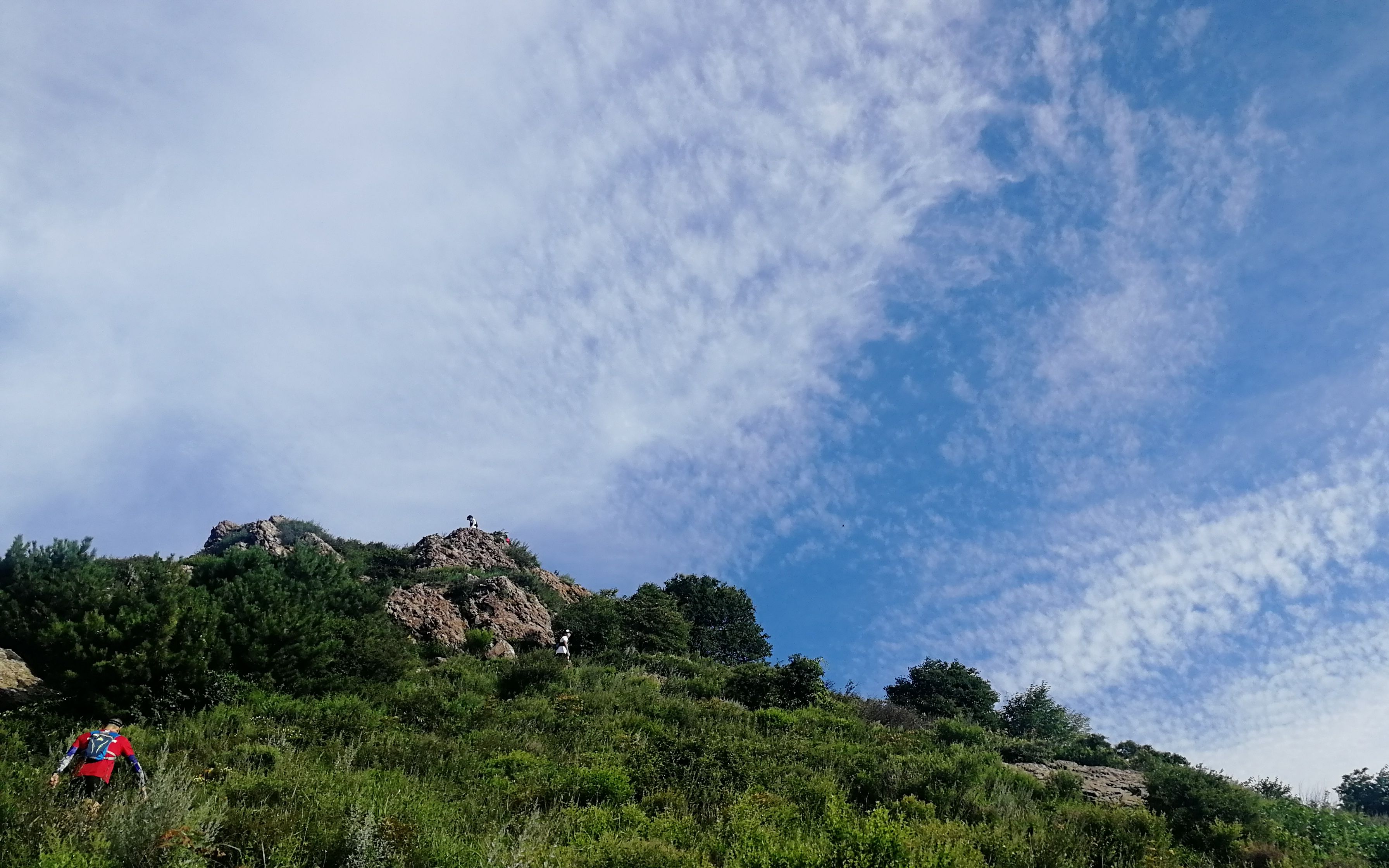 艳阳天三峰连穿