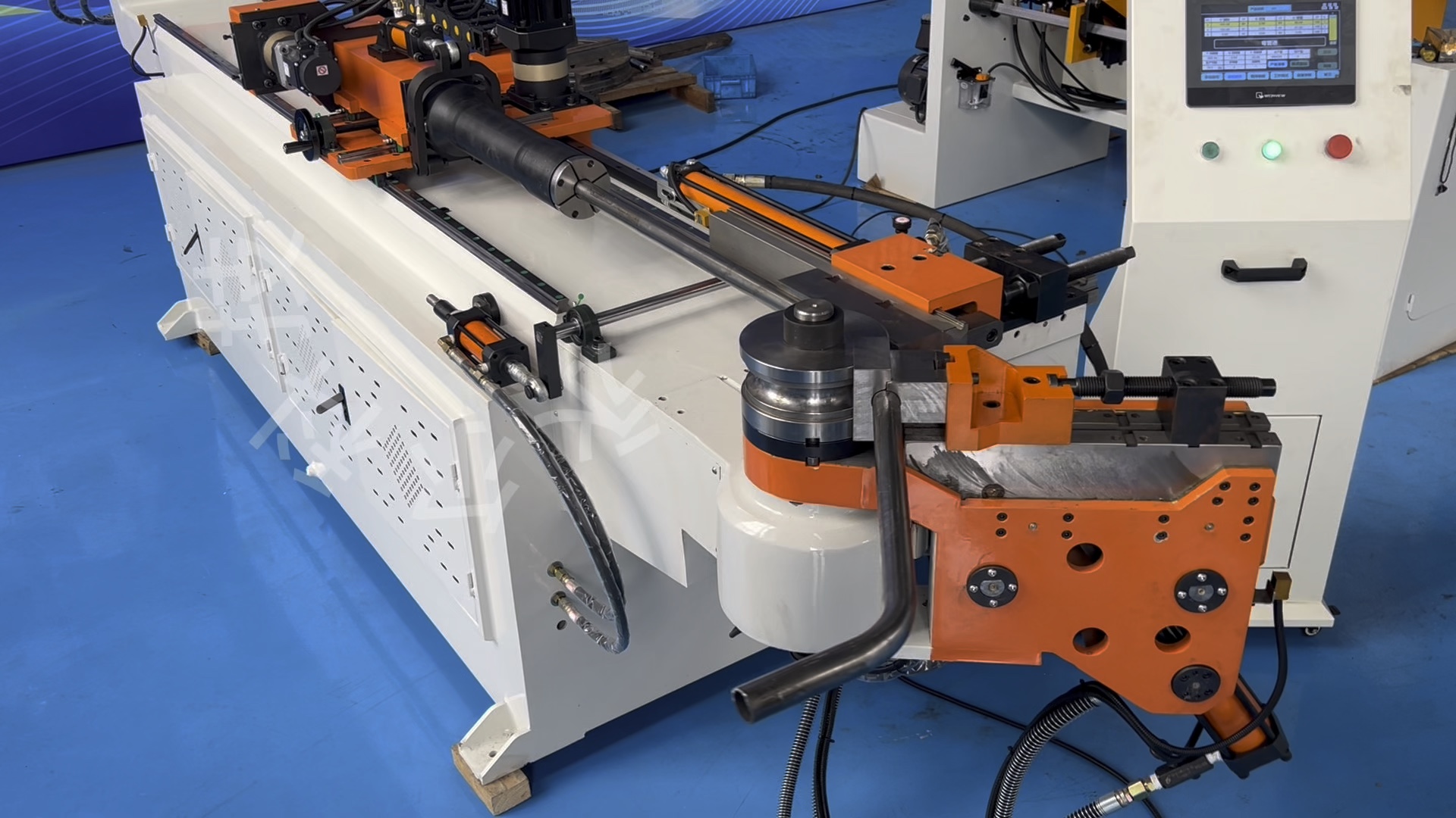 山东泰石管道获得热力管道弯管出产弯管机专利削减人为差错进步弯管一致性和精度