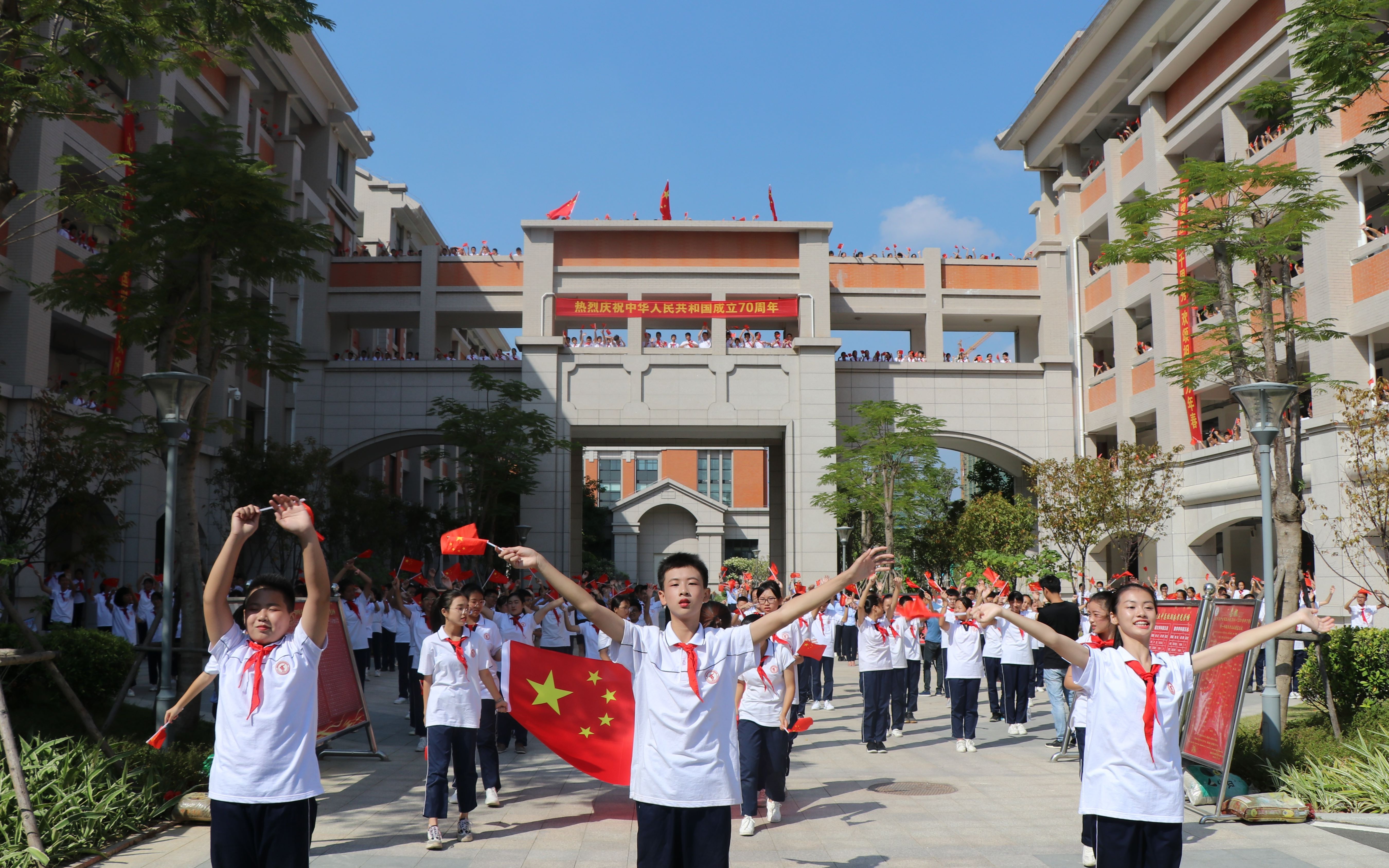 我爱你,中国泉州五中台商区分校全体师生共庆新中国成立70周年哔哩哔哩bilibili