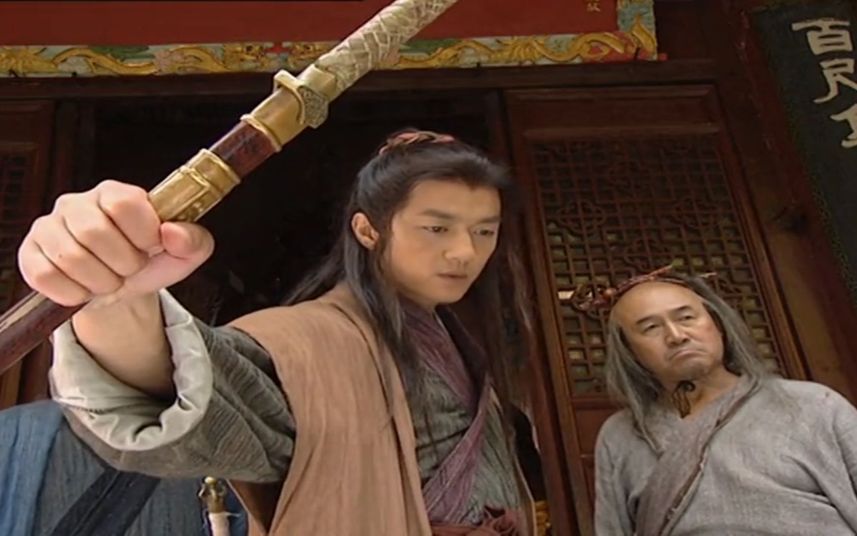 【笑傲江湖26】为救令狐冲,任我行被寒冰掌所伤,该如何逃离少林