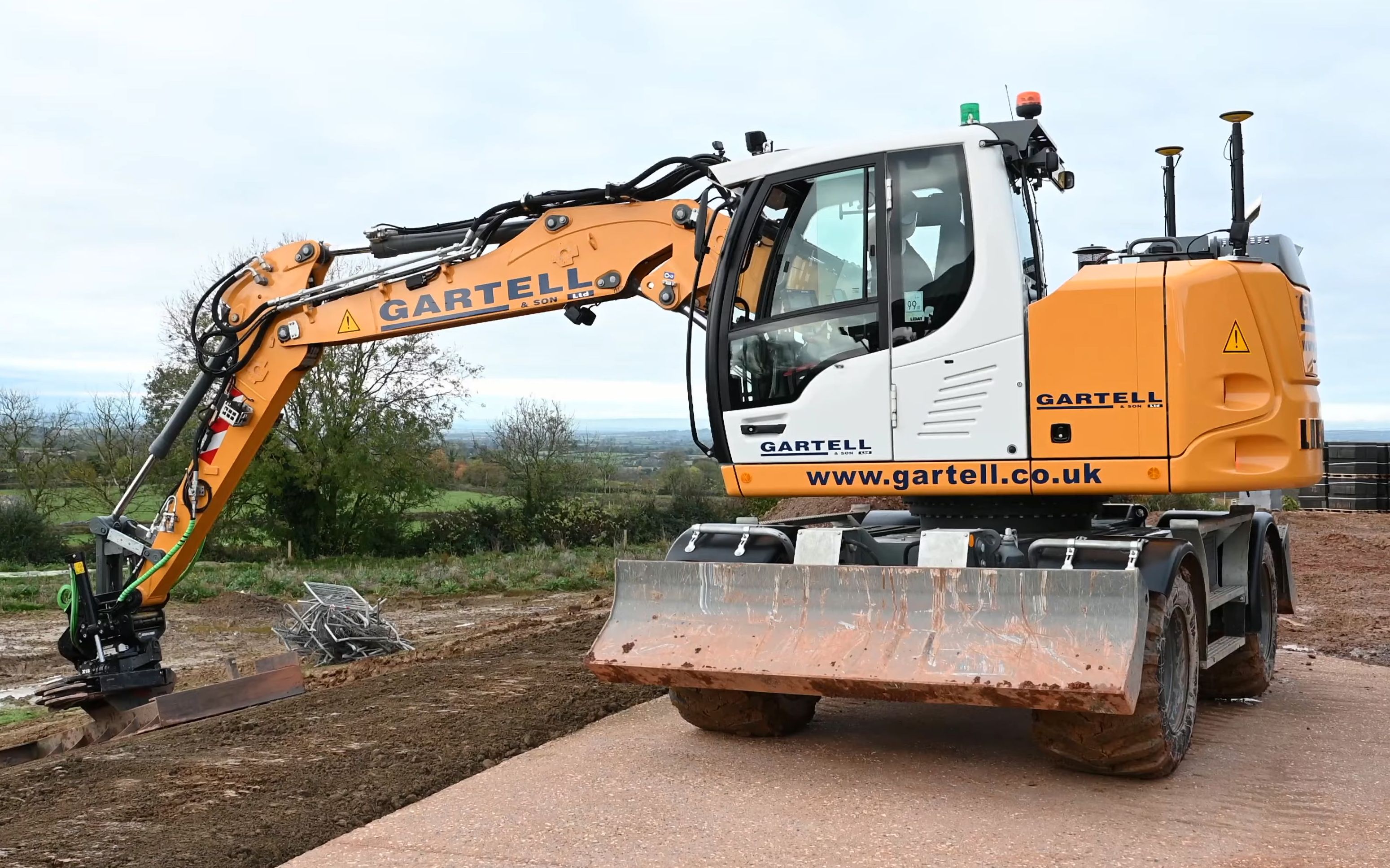 新款利勃海尔a913挖掘机施工作业4k