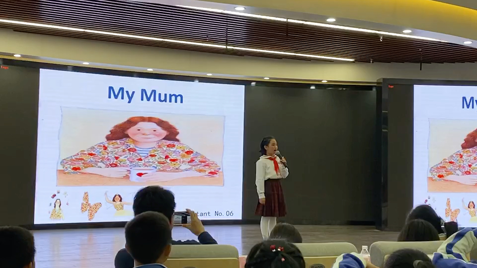 [图]四年级学生全校表演！讲述绘本《My Mum》语言流利！生动形象！