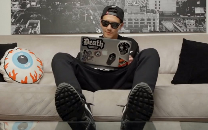 【帅哥nuzzi 教你玩滑板系列】千里之行始于足下,关于我可爱的鞋子们