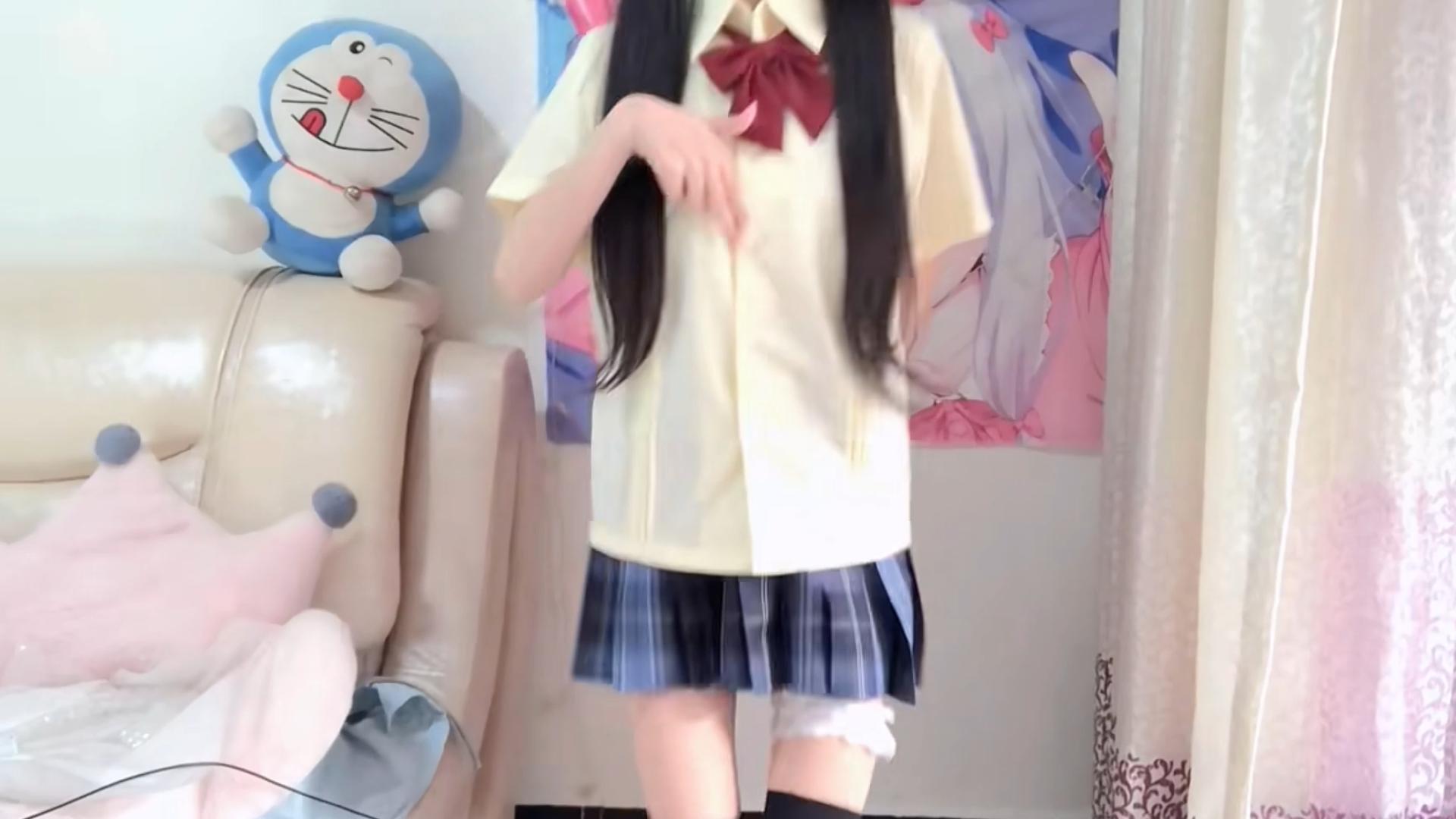 jk女孩长腿袜可爱跳舞