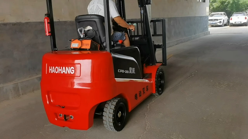 食品仓库使用电瓶叉车2吨什么价格