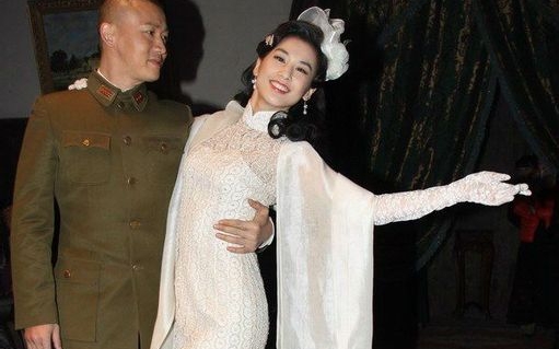 中国内地著名影视女演员,流行乐歌手黄圣依小姐经典旗袍造型(1)