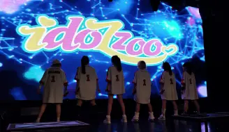 Video herunterladen: 【idolzoo】『かっ飛ばせ！俺達』上海瓦肆VASLIve线下