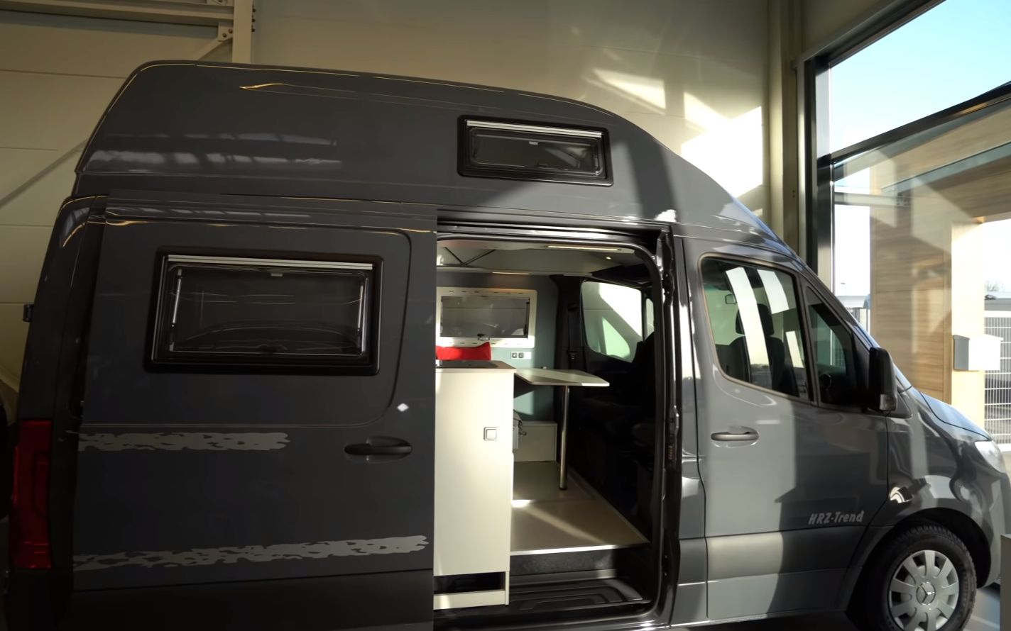 奔驰斯宾特5.26米短轴加高顶b型房车- 空间利用大师 (机翻字幕)