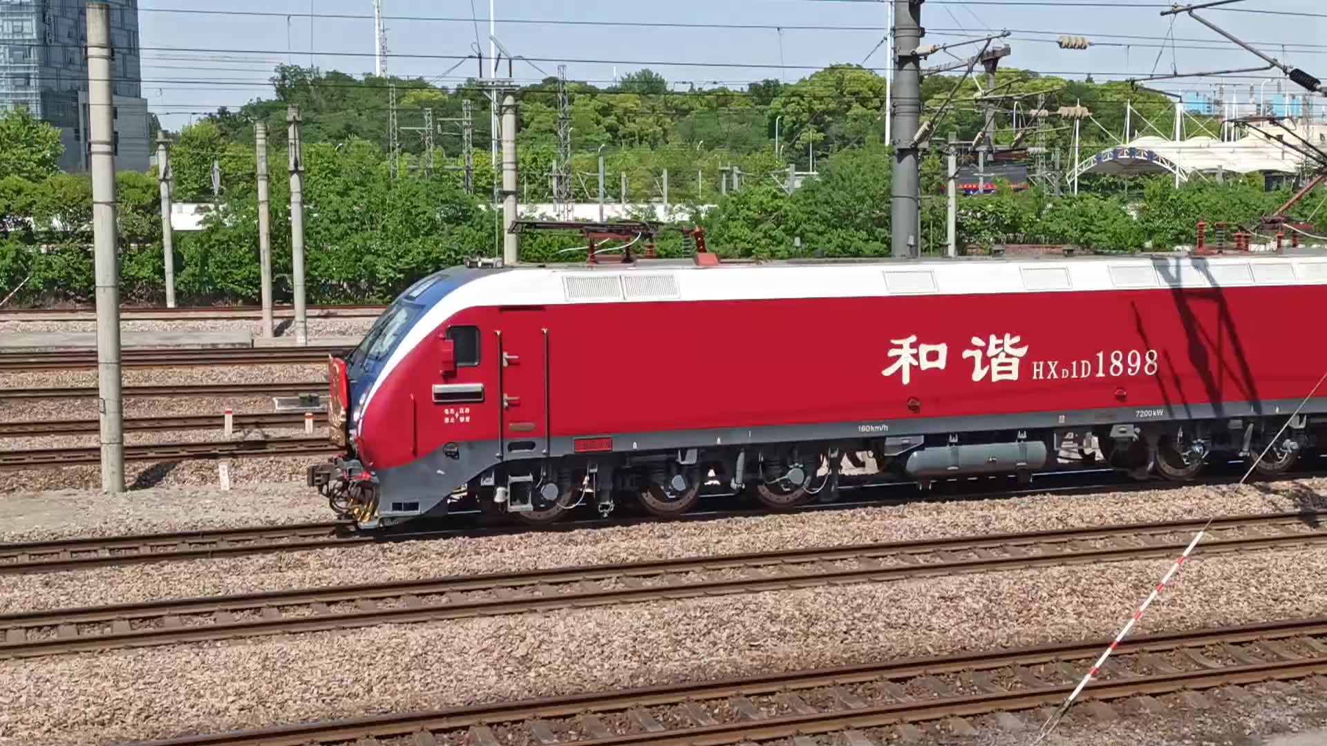 上局沪段hxd1d-1898牵引电客k1556南京站3道停车_哔哩哔哩 (゜-゜)つ