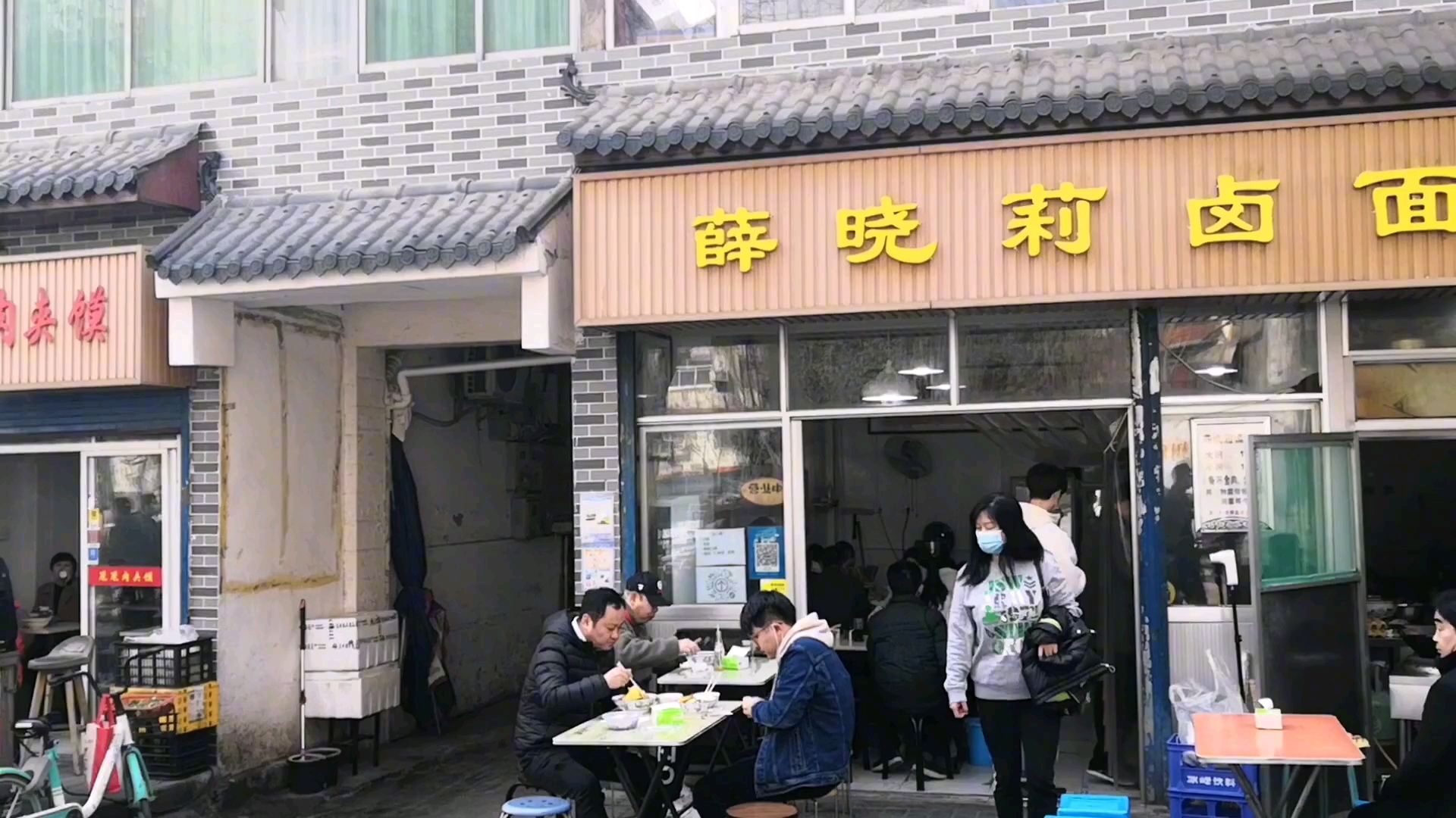 钟楼小区不愧是西安民间隐藏的美食宝藏地,一个卖卤面的都排长队哔哩哔哩bilibili