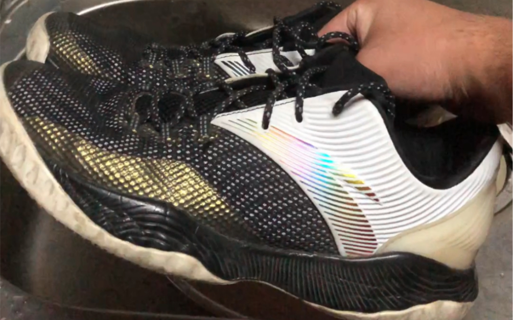 安踏要疯1代,汤神亲穿扣倒耐磨耐操可以踢足球.价格178-198._哔哩哔哩