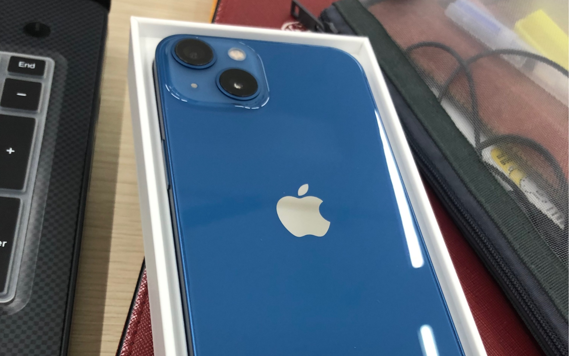 iphone13蓝色实物图图片