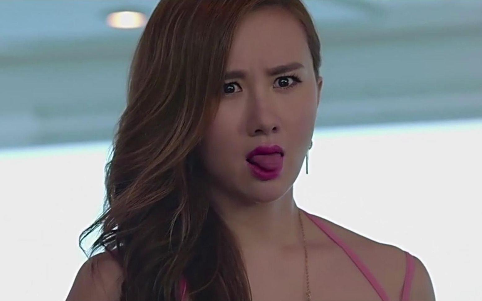 【影视剪辑】香港赌片美女最多的一部电影,连赌神看得都不淡定了!