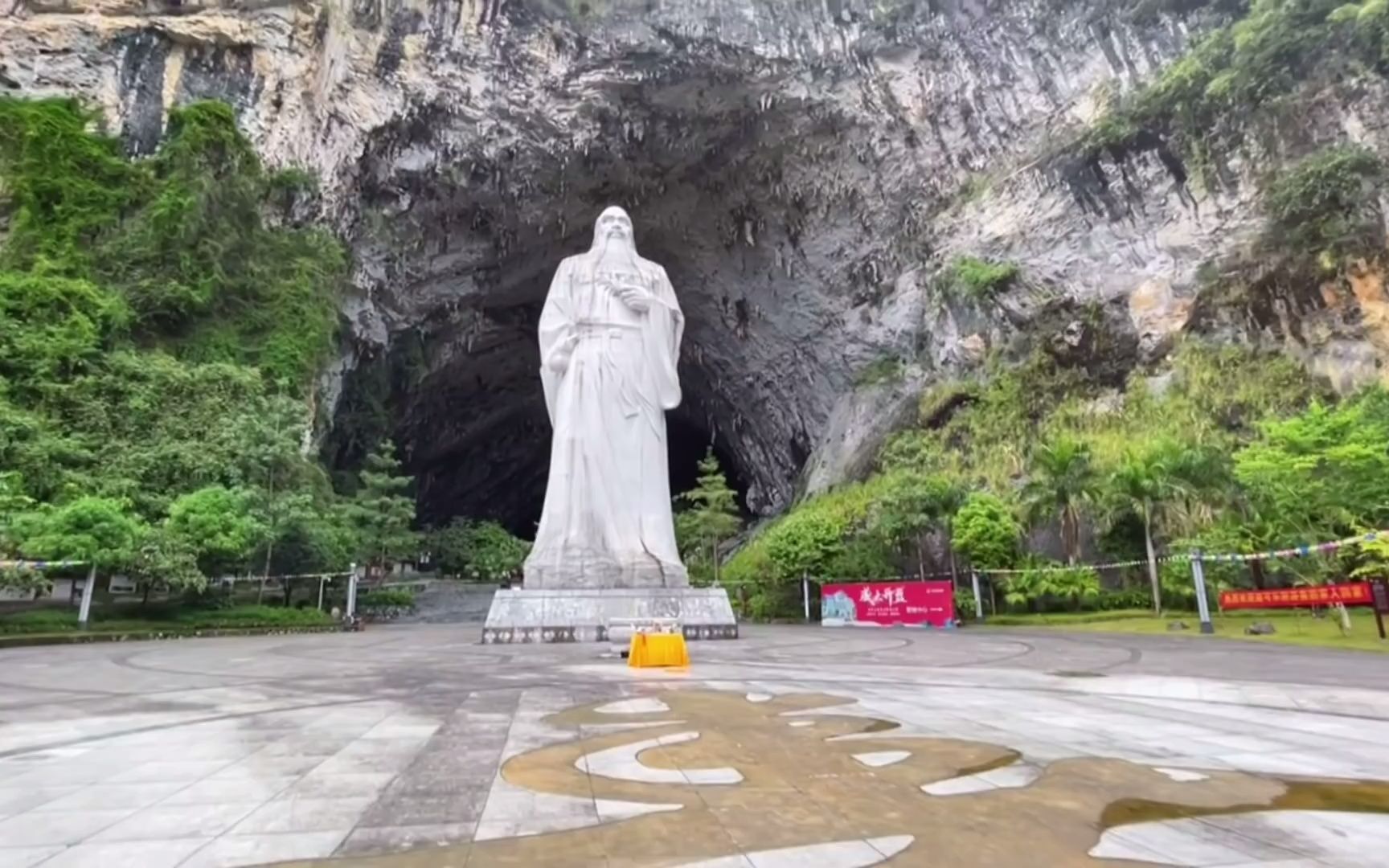 [图]巴马养生之旅～洞天福地_据说他是历史上最长寿的人_活了146岁【行走世界的北京老刘】(1080P_HD)