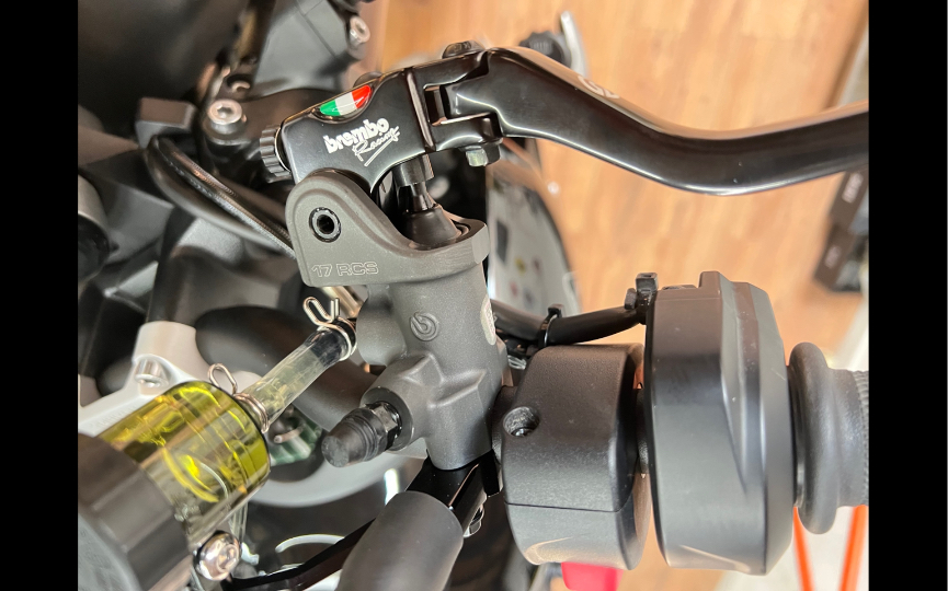 凯旋trident 660改装brembo rcs17上泵-简单心得分享_哔哩哔哩_bili