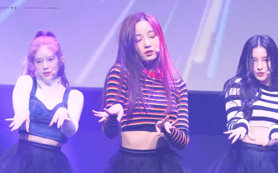 [图]180103 MOMOLAND-爆棚_妍雨@缪斯直播厅_Showcase