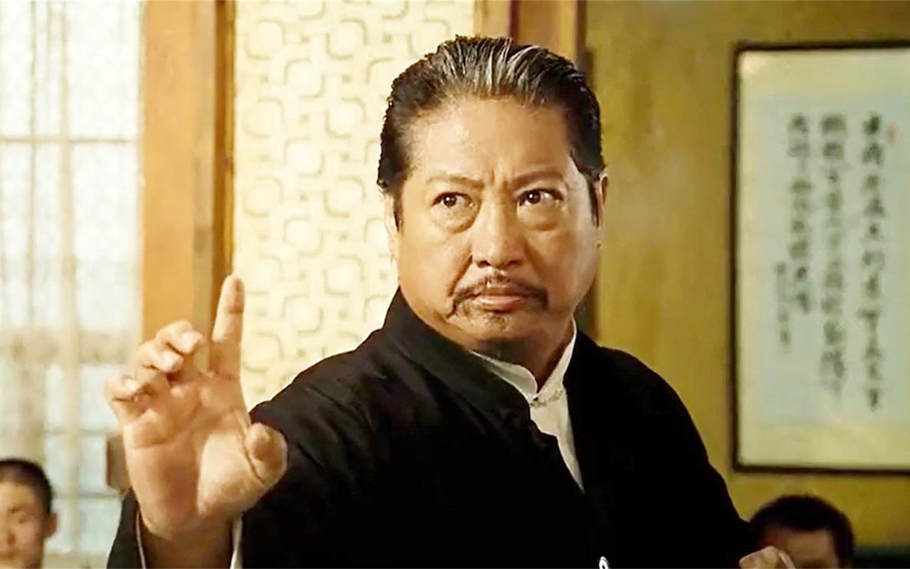 叶问又打败一人其他师傅不敢上场洪师傅亲自上场