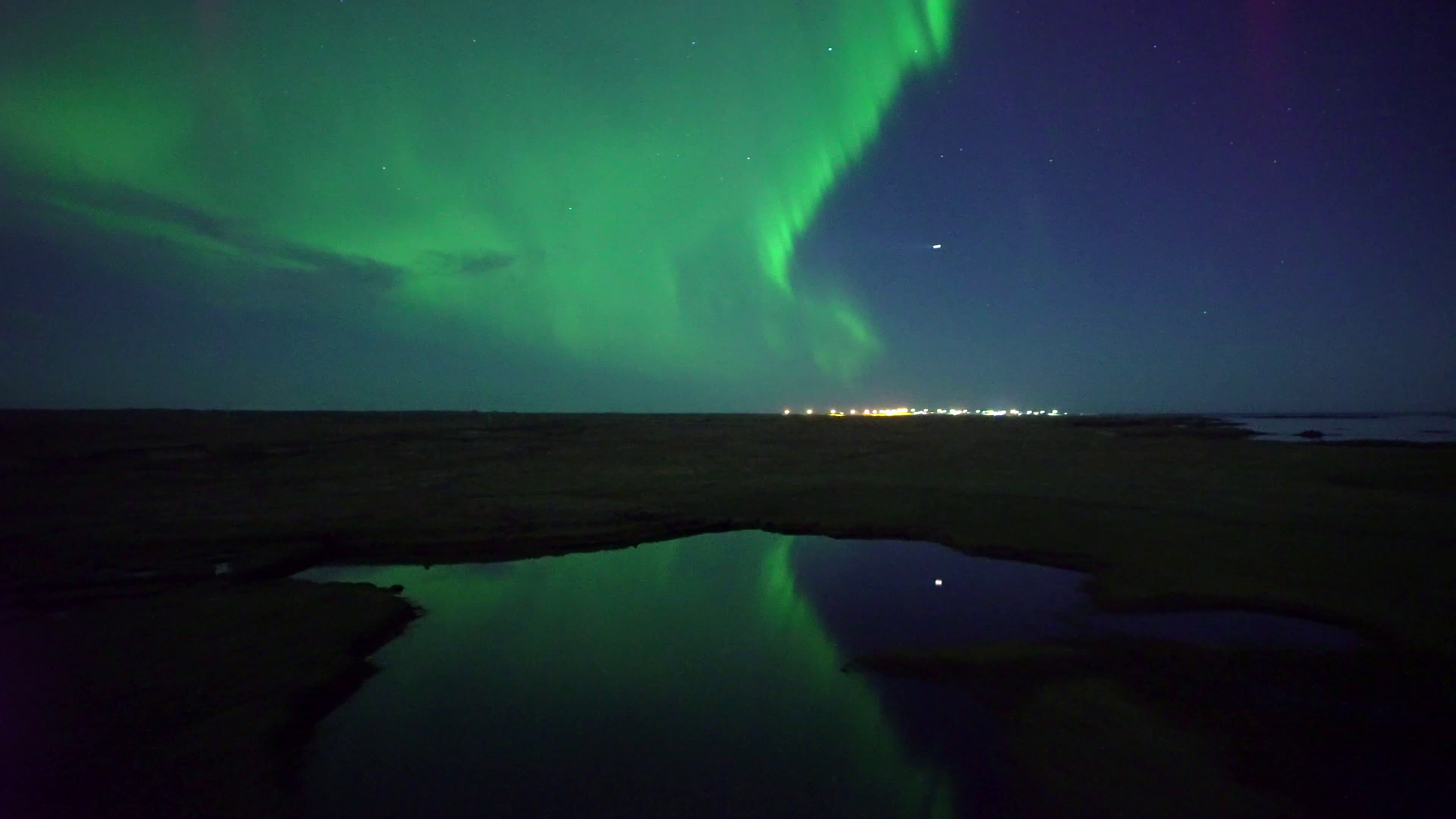 冰岛的绚丽极光northernlightswithdrone