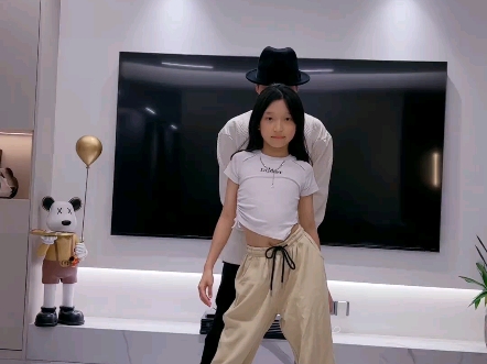 小燕窝linda:爸爸和女儿谁跳的更好?