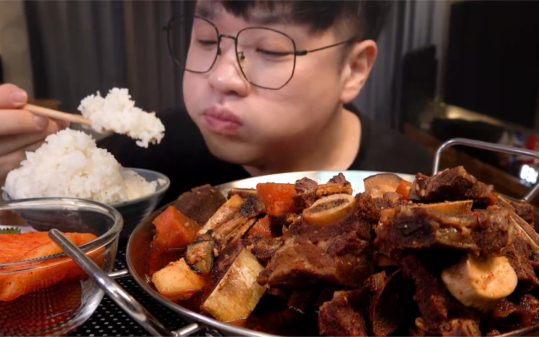 【大嘴哥吃播】美味的排骨胡萝卜锅