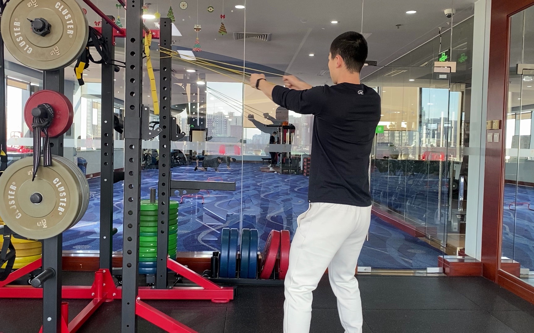 弹力带反向飞鸟,上背部训练