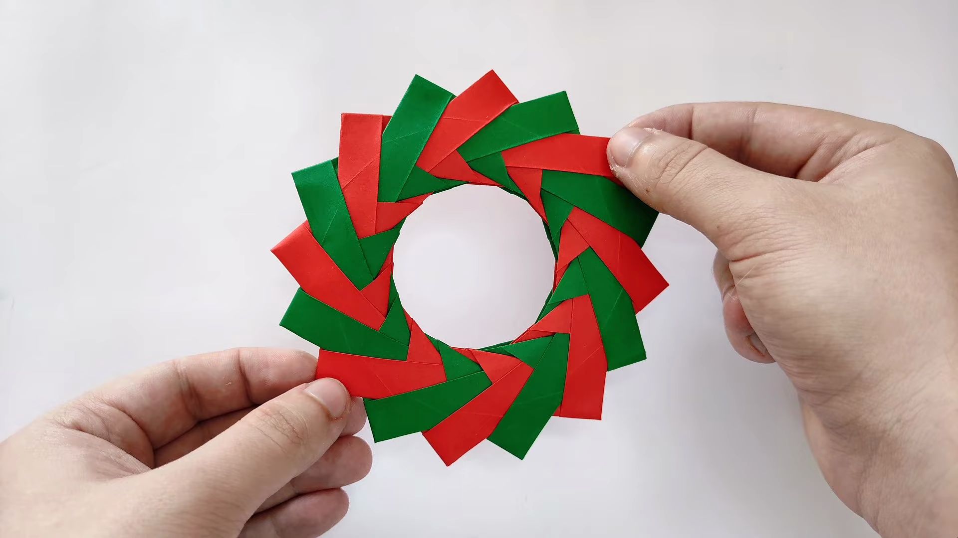 【origami library】圣诞花环折纸教程easy origami christmas wreath
