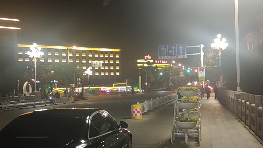 [图]泰安奈河桥，泰山饭店现状，夜景