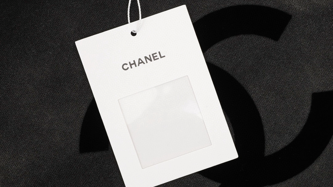 了解一下顶级原单chanel /香奈儿 渐变水洗植绒logo圆领卫衣定制高克