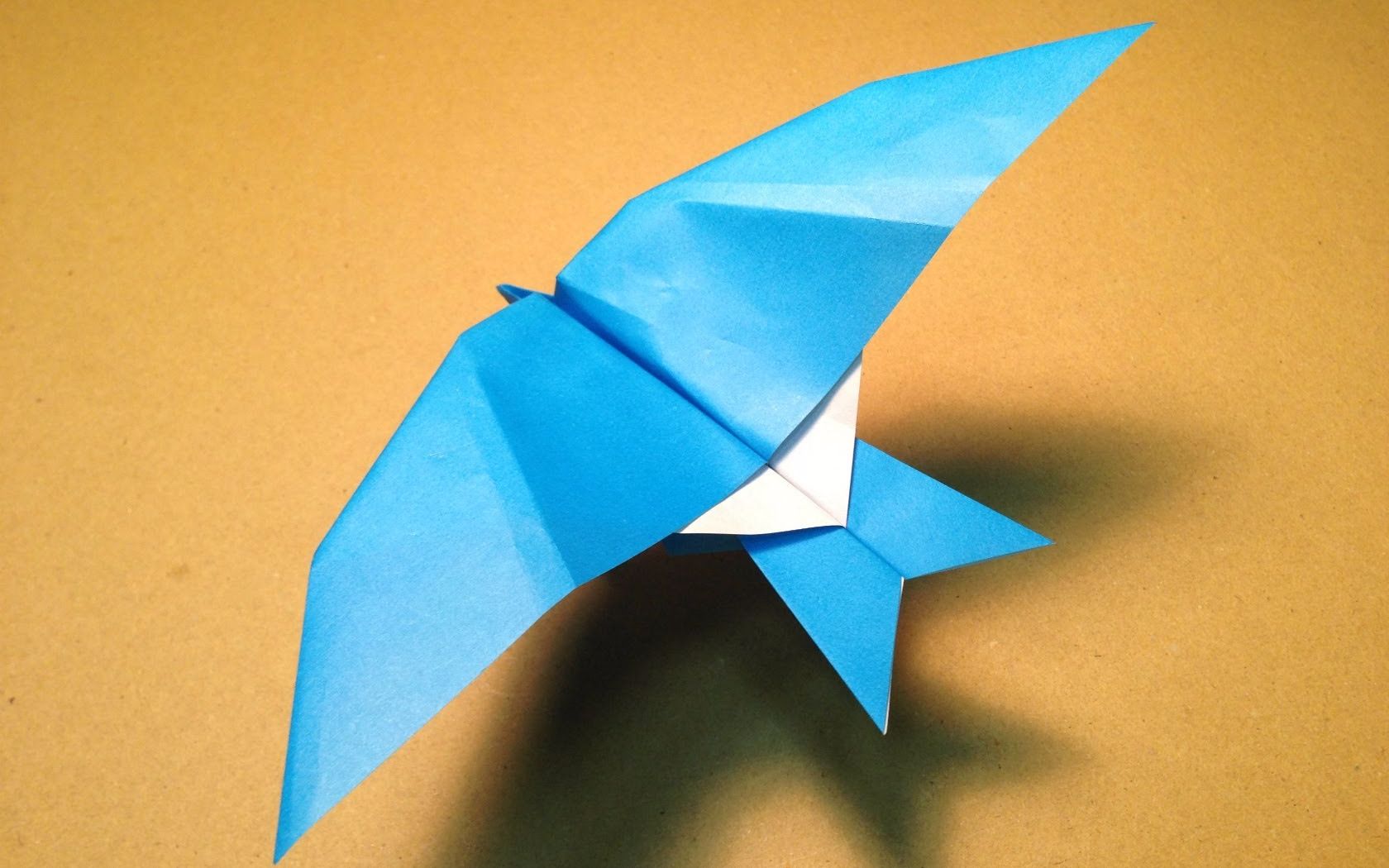 几乎没人会折的燕式纸飞机,掌握好技巧能飞非常远