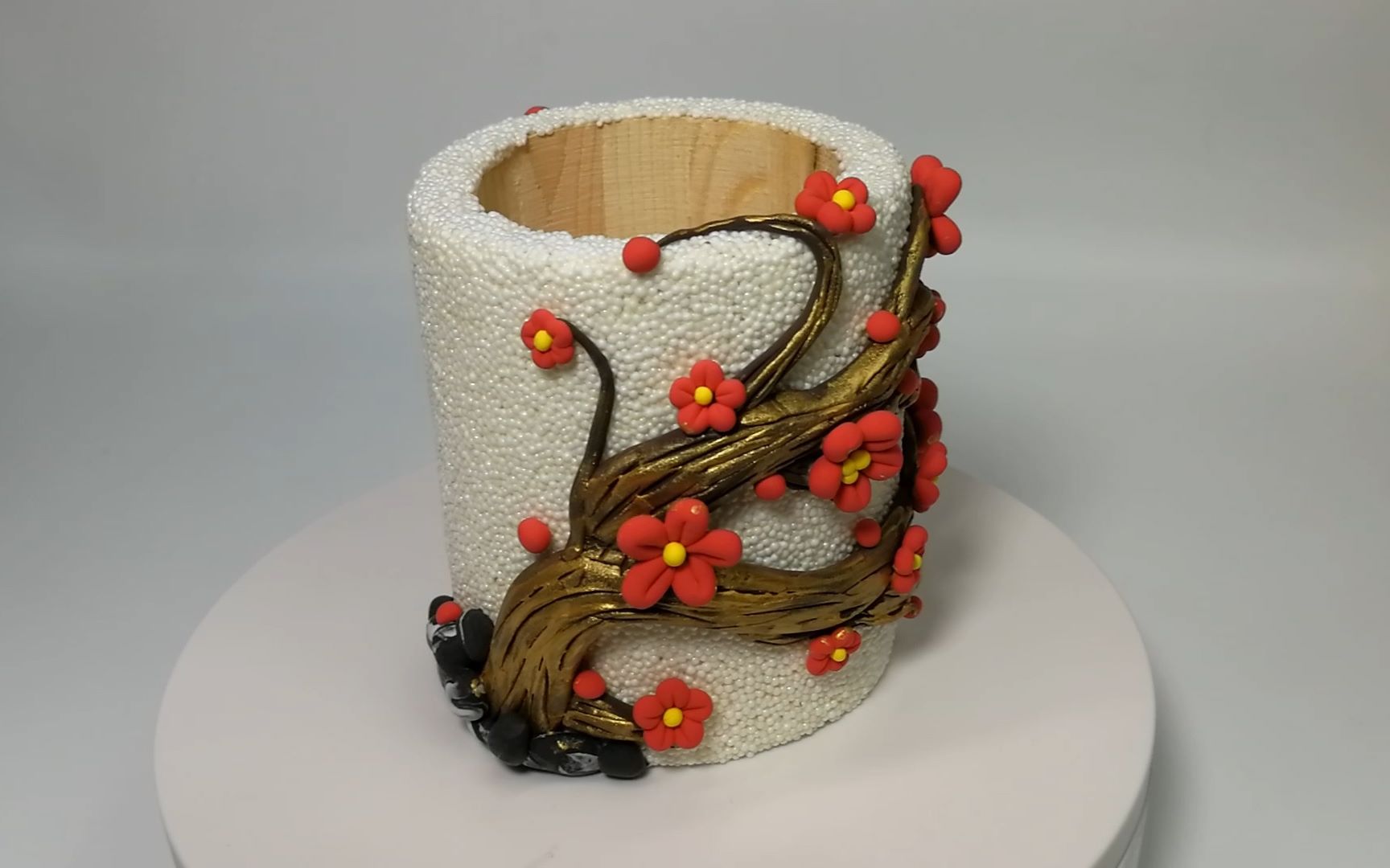 【超轻粘土】彩泥笔筒——傲雪冬梅-bili_36337841785-默认收藏夹