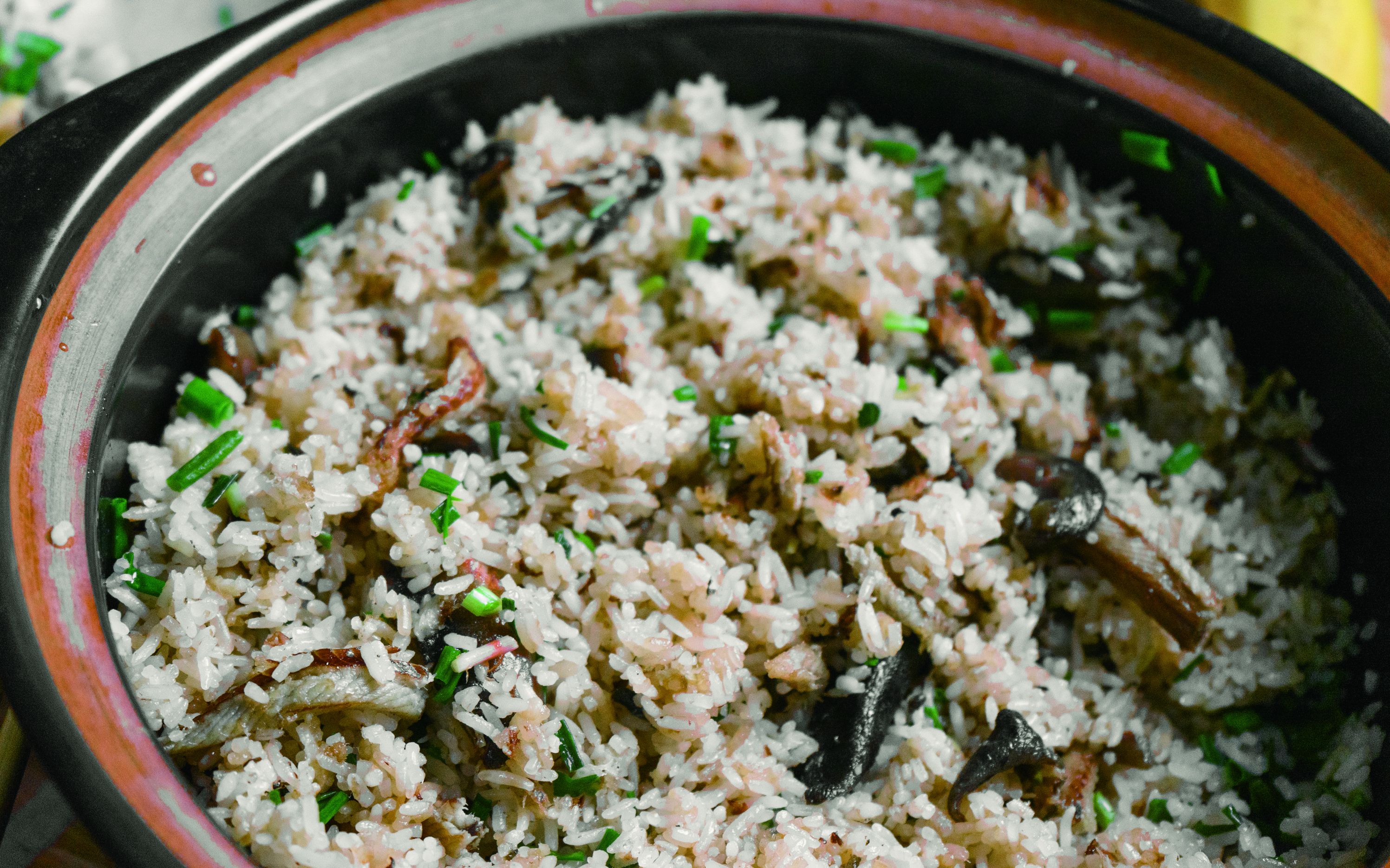 秋冬时节,来一锅香喷喷的黄鳝焖饭,好吃的连鱼骨头都不放过_哔哩哔哩